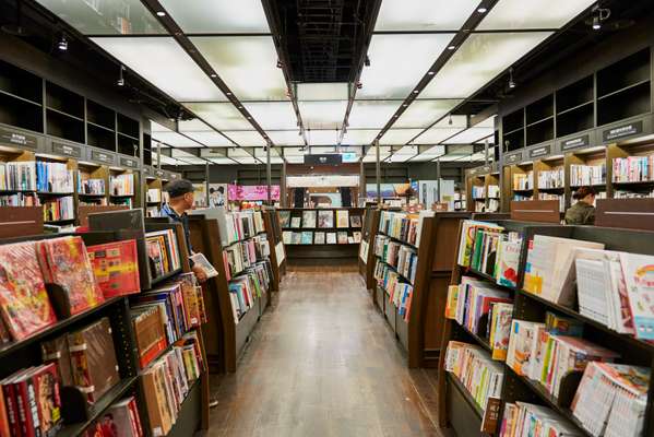 Wood is used to promote the feeling of a library