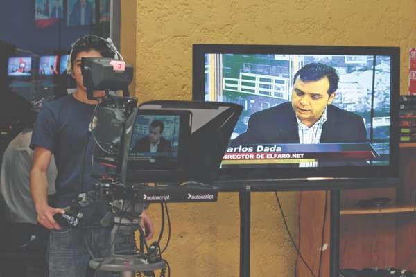 Filming the Channel 33 show ‘8 en Punto’