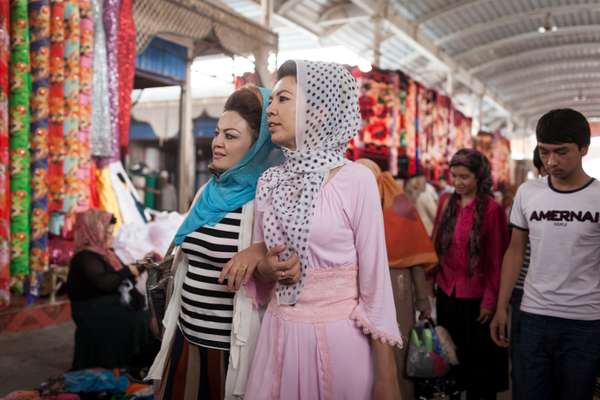 Shoppers at Kashgar Sunday Bazaar