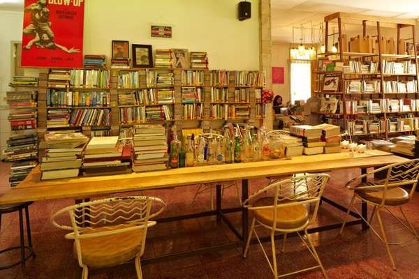 Bookshop and library Kineruku