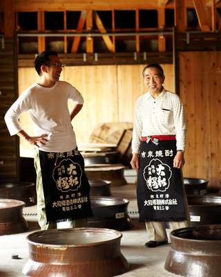 Yamatozakura sake maker Kazunori Wakamatsu (right) and his son, the fifth-generation maker, Tekkan Wakamatsu