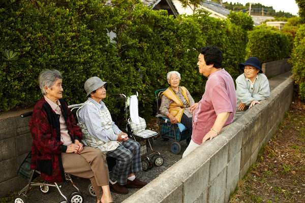 Women chatting at the port