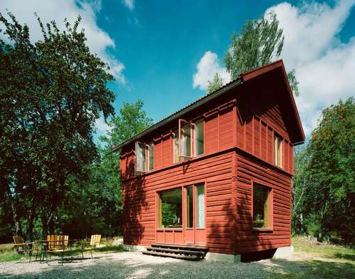 Persson added an extra timber storey to the original barn