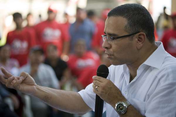 Funes gives a speech to voters in Conchagua