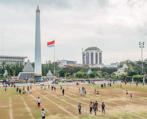 Sunday morning at the Tugu Pahlawan, commemorating the city’s battle against the British in 1945