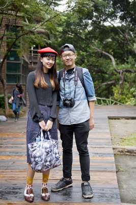 Couple in front of the eco-friendly Beitou Library