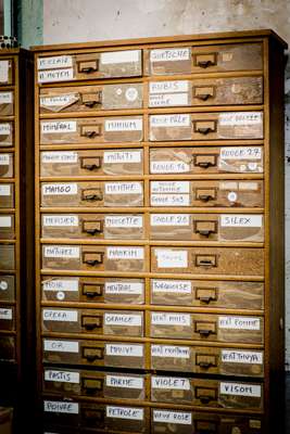 Drawers containing different Famaco product colours