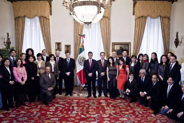 President Enrique Peña Nieto, flanked by his foreign minister José Antonio Meade (left) and the Mexican ambassador to Italy Miguel Ruiz Cabañas (right), pictured with the staff of the Mexican embassy to Rome