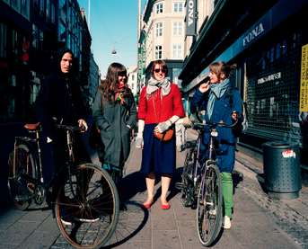 Group of friends on Strøget 