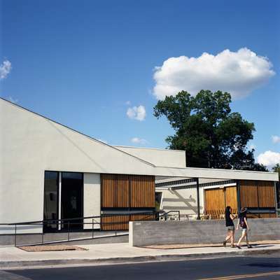 Façade of Qui restaurant 