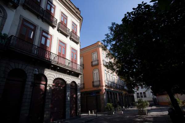 Colonial era buildings in rua do Mercado in Centro