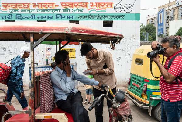 Delhi city reporter Paras Singh investigating rumors that electric rickshaws are running on dirty fuel