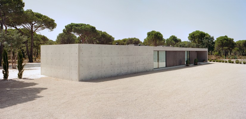 The concrete Altas Colheres House