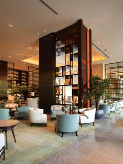 lobbylounge_the_palace_lounge-5_crop.jpg