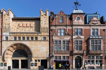 whitechapel-gallery-photo-guy-montagu-pollock-at-arcaid-courtesy-whitechapel-gallery-2-hr_crop.jpg