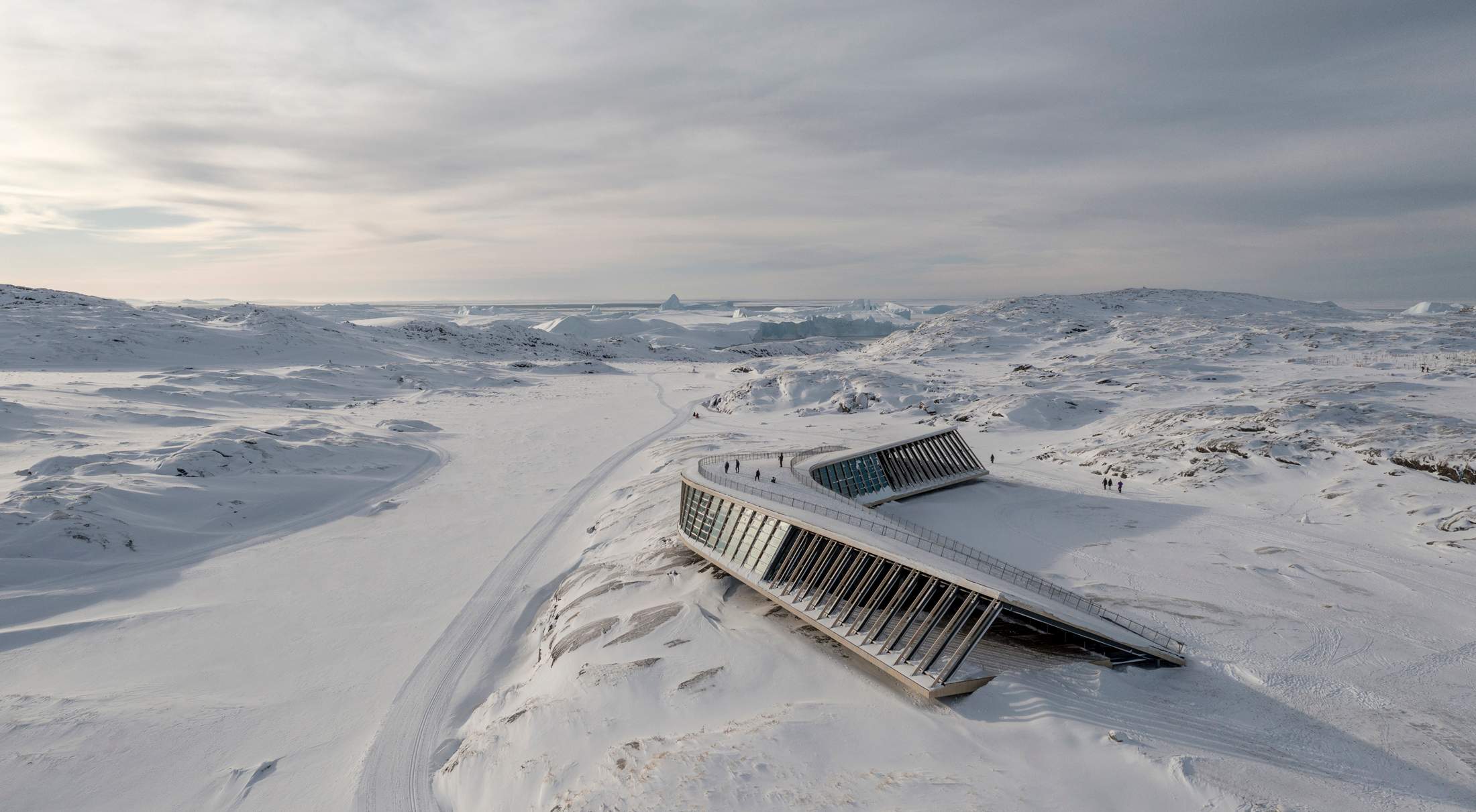04-dorte-mandrup-ilulissat-icefjord-centre_rooftop-02-credit_adam-mork.jpg