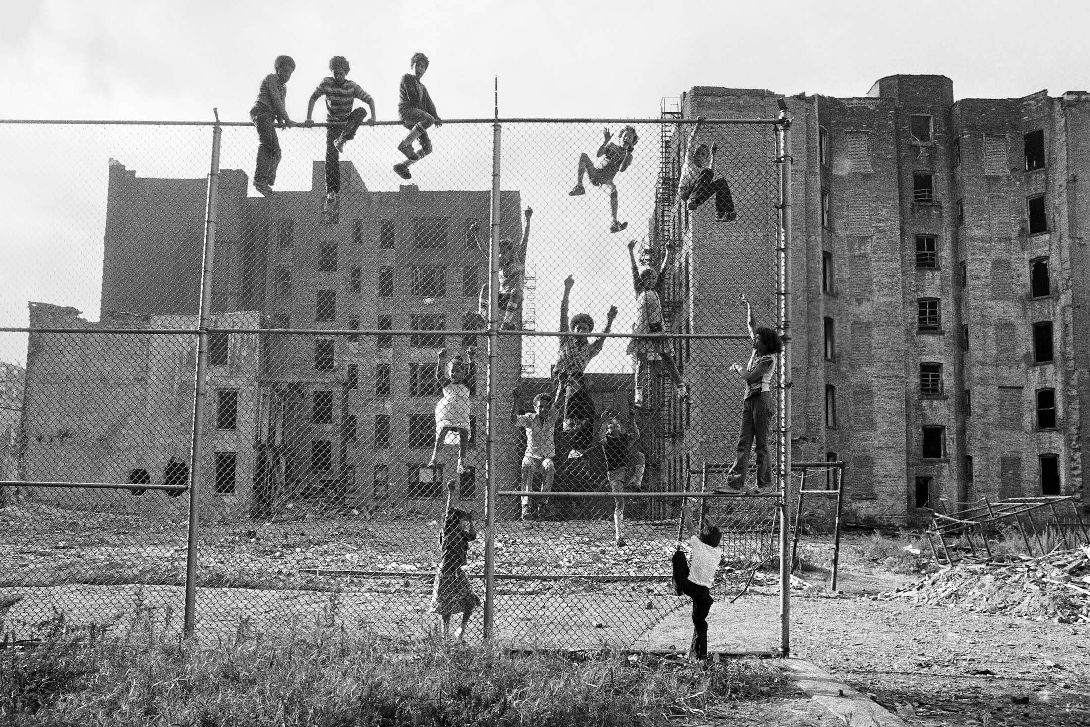 05-martha-cooper_kids-climbing-a-fence_5.jpg