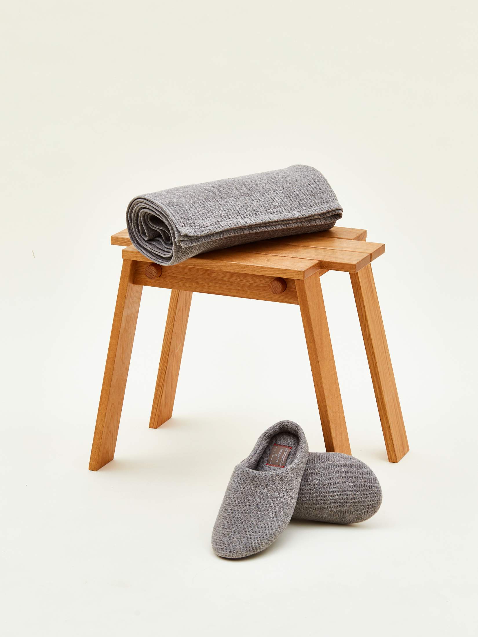 20200521-02-monocle-sp-towel-slipper-stool_005_.jpg