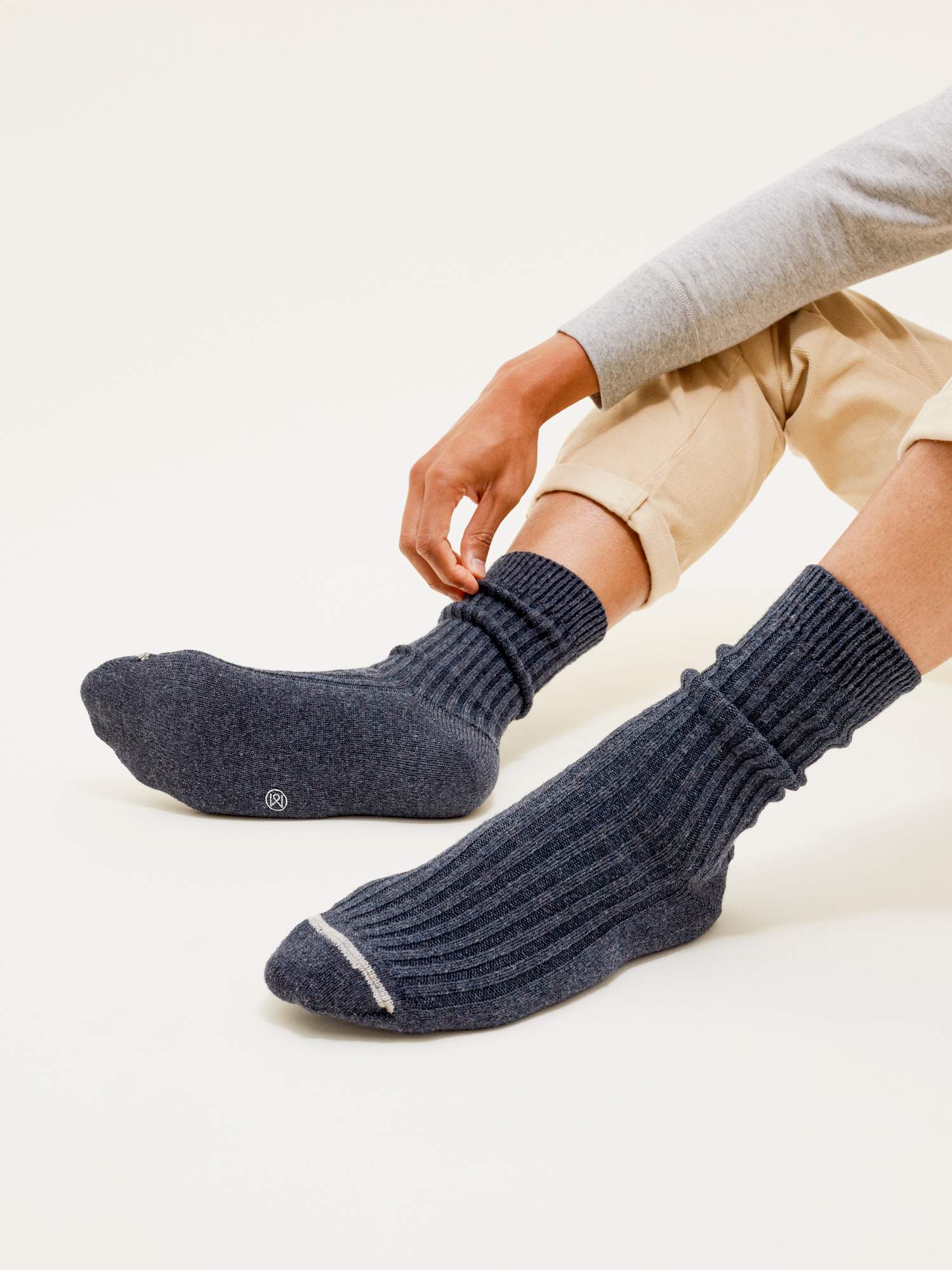 20200923-06-ribbed-wool-socks-navy-melange_056.jpg