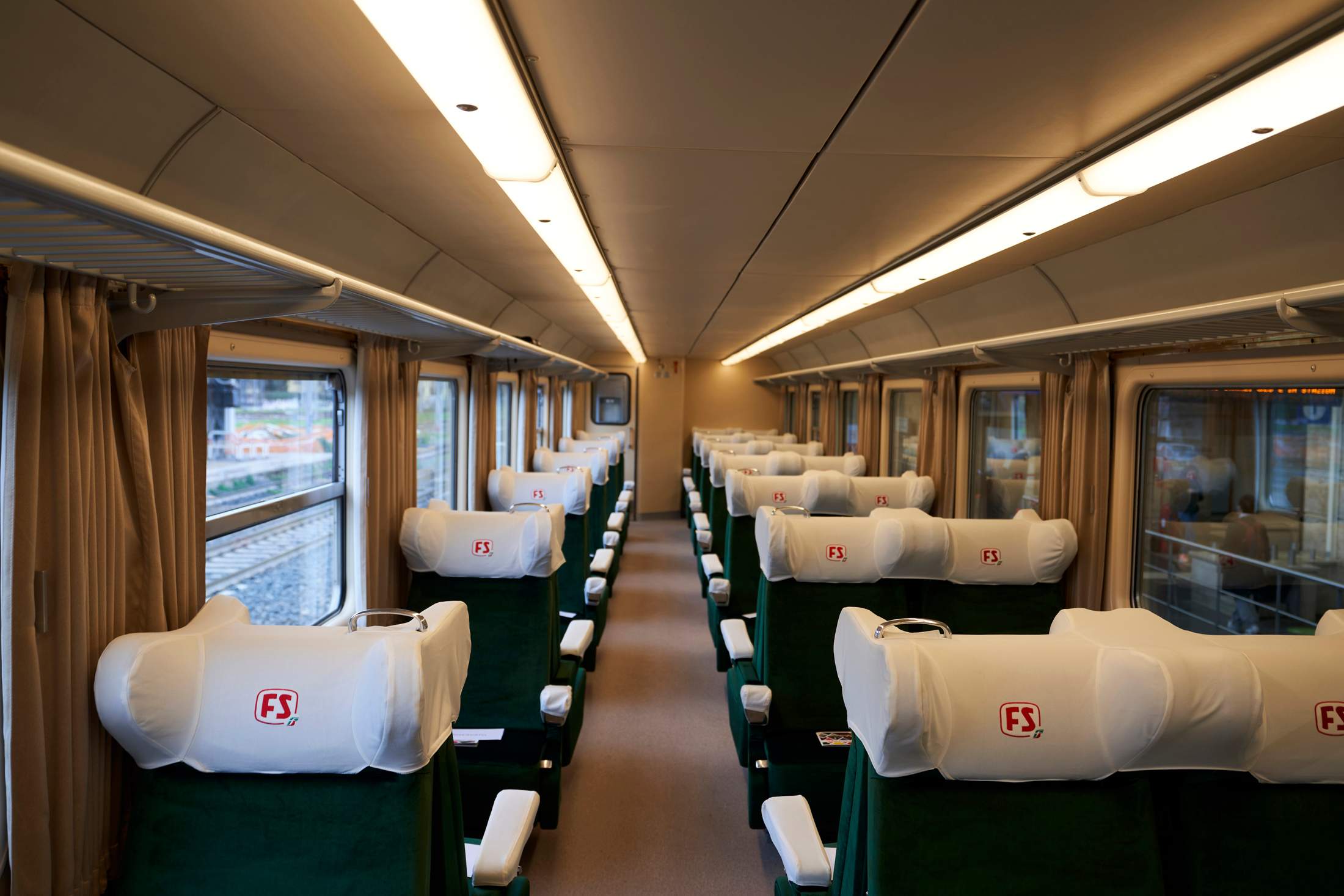 23-03-09_harlequin-train_rome_0021.jpg