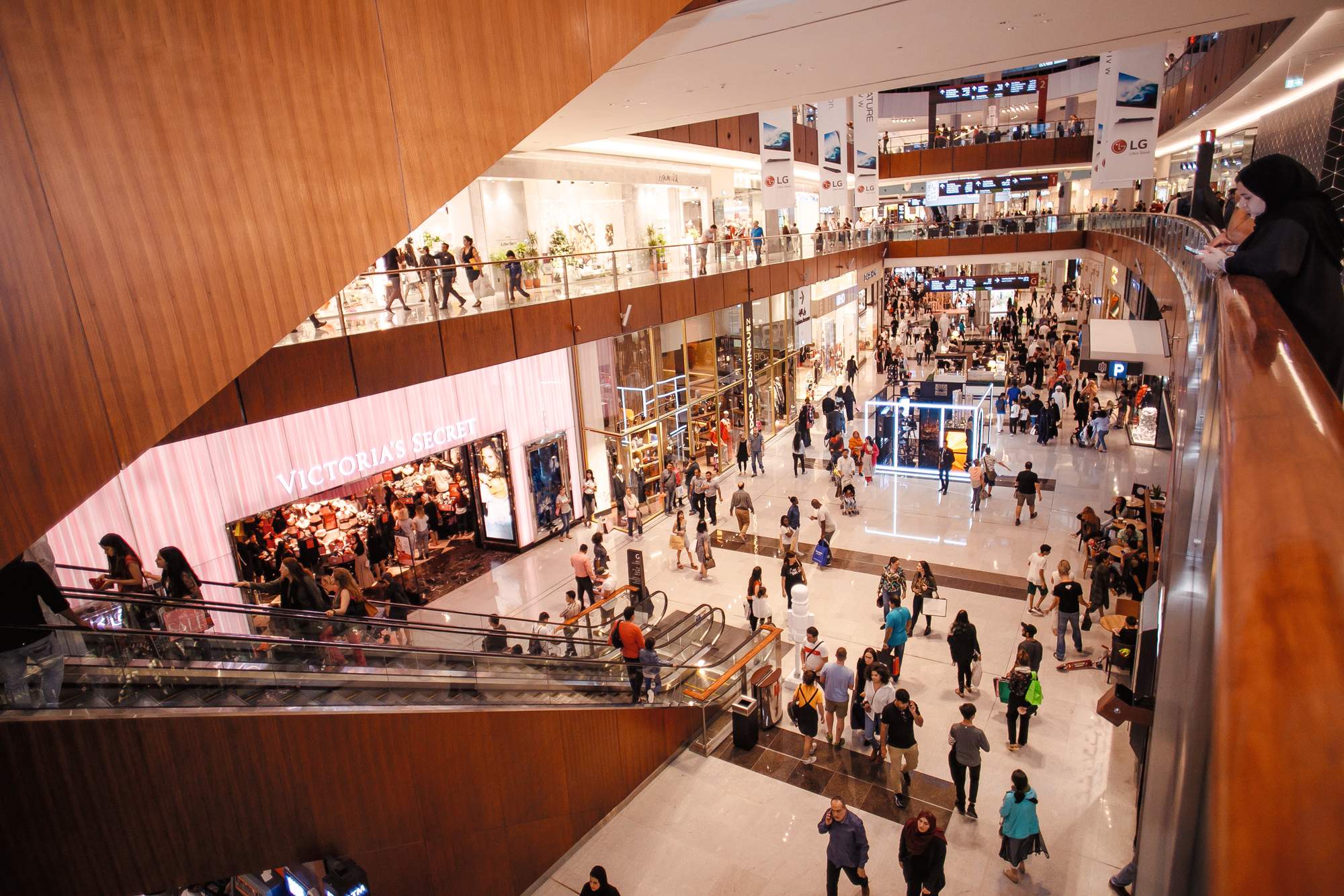 dubai-mall_-crowd-shots-.jpg