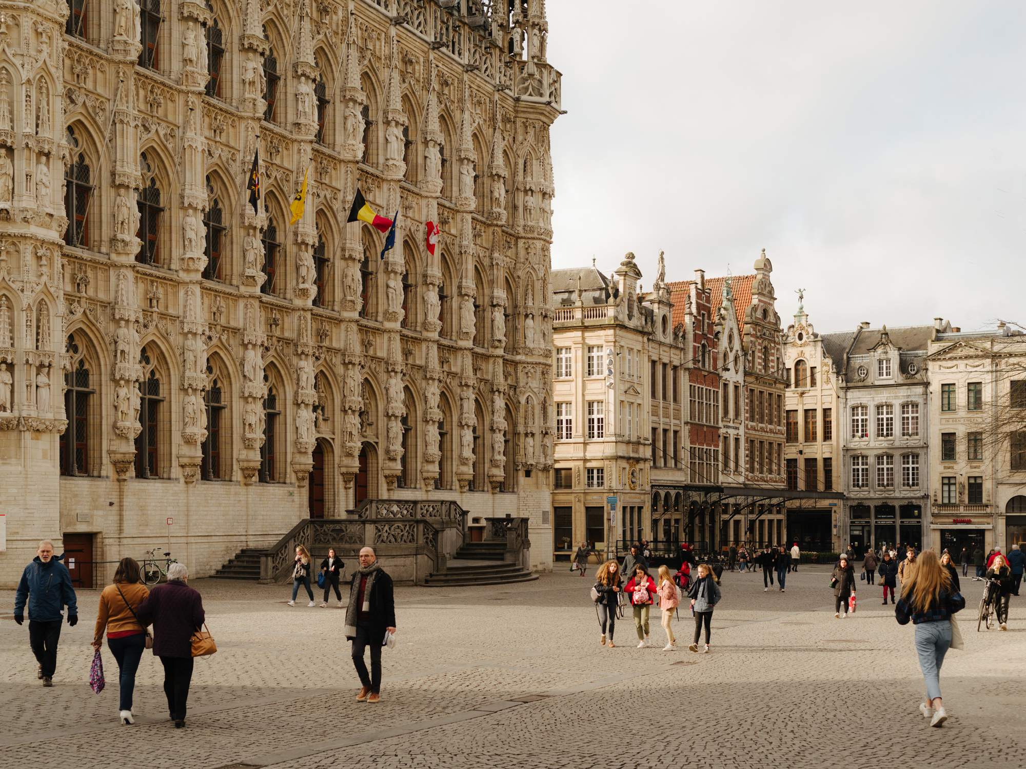 dw_b2207-grote-markt-and-town-hall.jpg