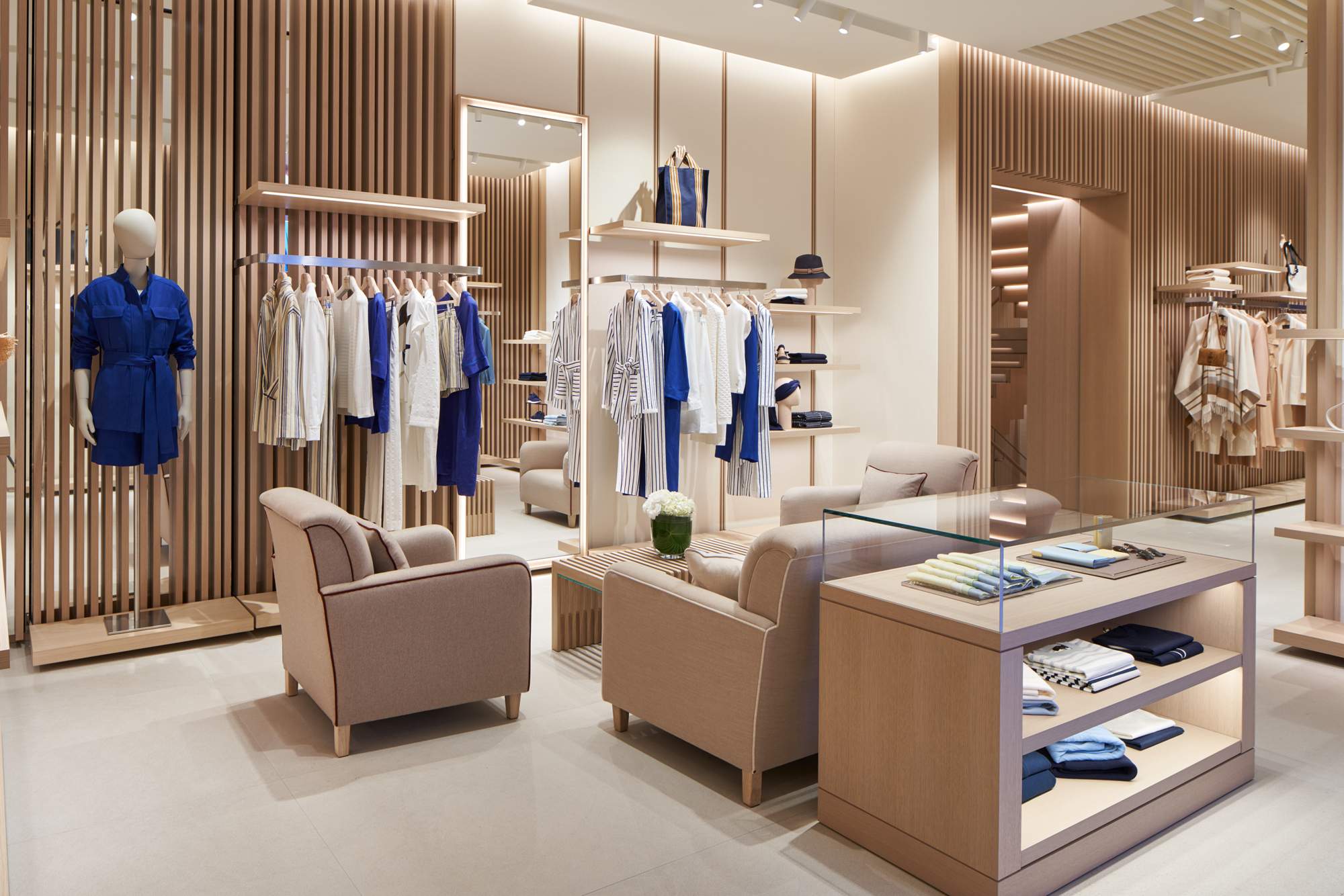 loro-piana_ginza-store_interior-3-.jpg