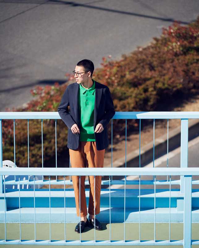 Jacket by Eleventy, polo shirt by Sloane from United Arrows, trousers by Tomorrowland, shoes by Crockett & Jones from Beams F, glasses by Eyevan 7285