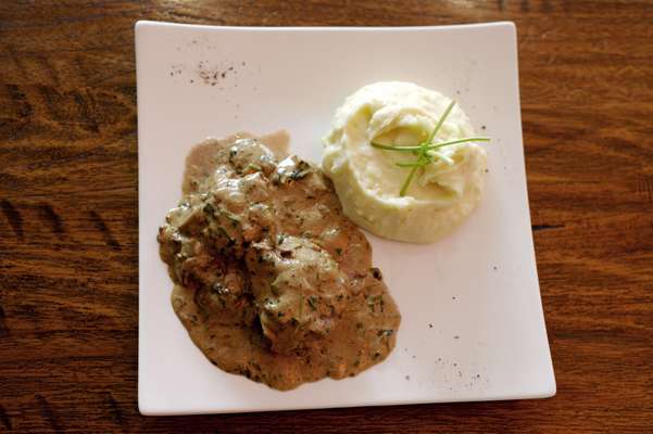 Saladicious steak with mashed potato 