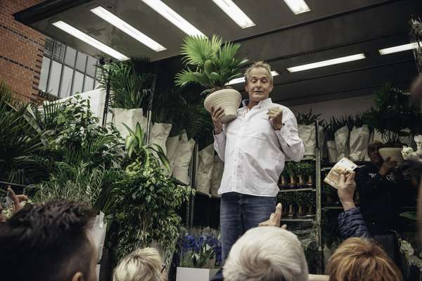 Roberto Saarloos, the ‘Holländische Blumenkönig’ (Dutch king of flowers), selling plants by the truck-load 