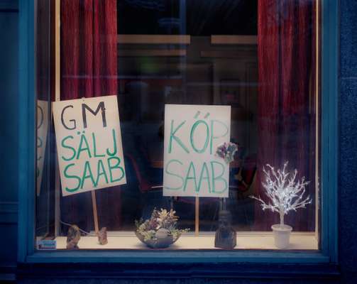 Signs of support for Saab on Kungsgatan