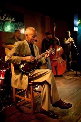 Ayele Mamo on mandolin