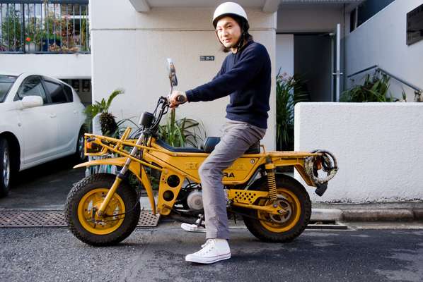 Designer Takuya Kawashima, 30, has been a scooter fan for three years. He uses his Honda Motra for commuting