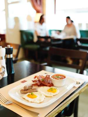 Breakfast at Cafe Engländer