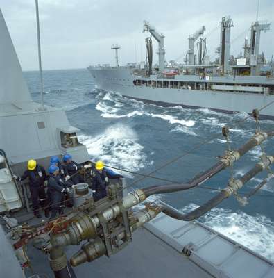 Replenishment exercise with the US oiler ‘Rappahannock’