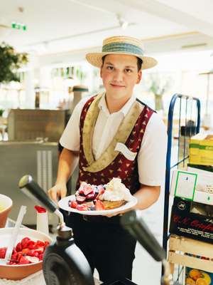 Restaurant employee preparing dessert 