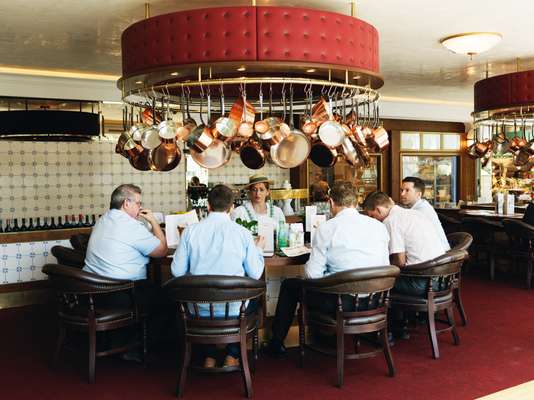 Customers enjoying an à la carte lunch