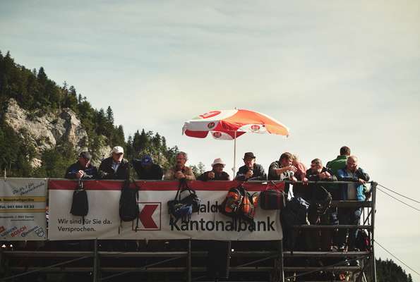 Schwingen fans escape  the midday glare