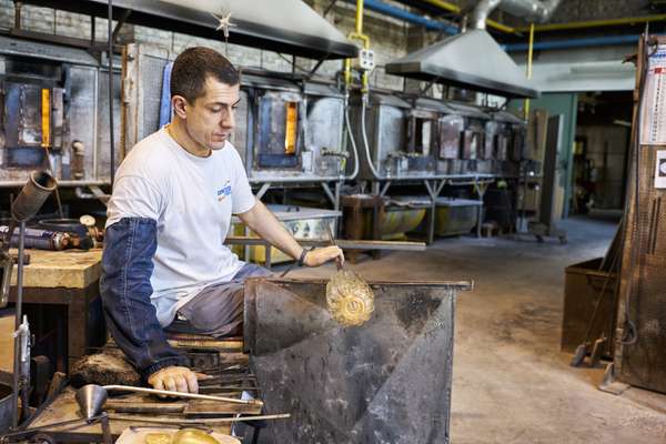 Craftsmen use steel and wood moulds – and no gloves