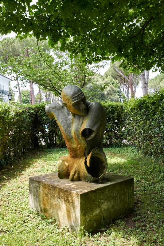 Bronze sculpture by Cristiano Alviti in the club’s garden