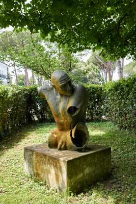 Bronze sculpture by Cristiano Alviti in the club’s garden