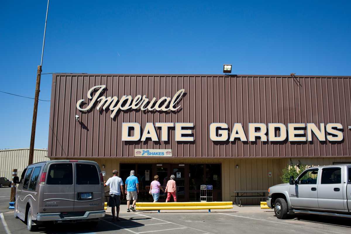Imperial Date Gardens shop
