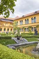 Lenbachhaus was built as a Tuscan-style villa in the late 19th century