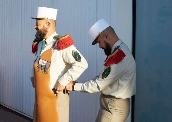The sappers prepare their leather aprons for Camerone Day