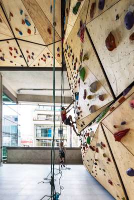 Climbing wall