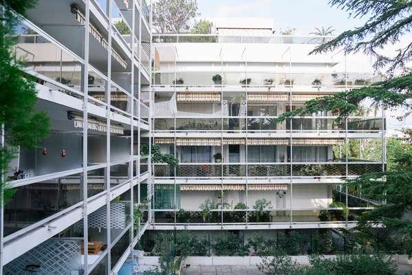 Shady balconies in beautiful grounds