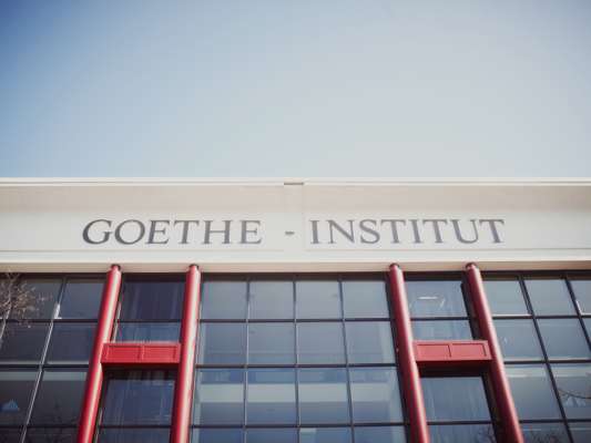 The main entrance of the Goethe-Institut in Munich