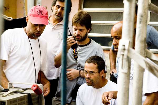 José Padilha and crew on set