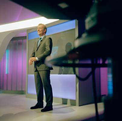 RTL Nederland’s news anchor Rick Nieman in the studio