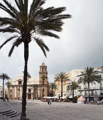 Piazza behind cathedral 